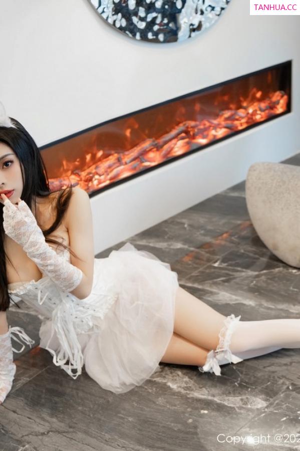   [XiuRen]高清写真图 2023.04.10 No.6543 王薇薇 公主裙美腿第12张图片